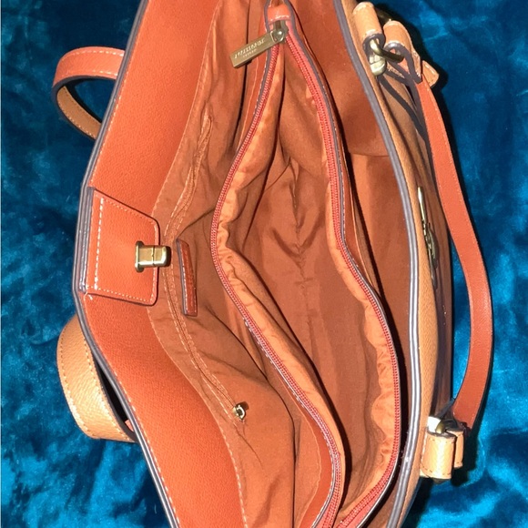 Bee Tote with wallet purchased at Accessorize in London - Picture 4 of 7